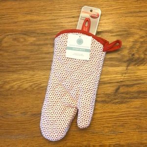 Martha Stewart Red & White Oven Mitt